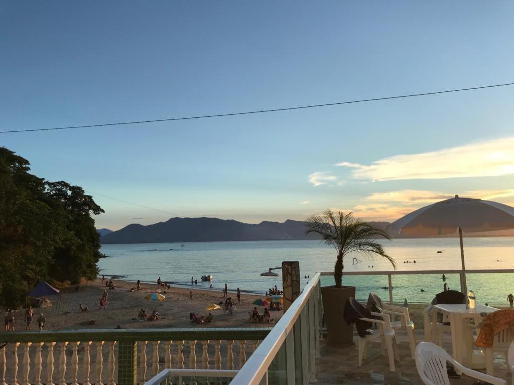 Apartamento Pe Na Areia Frente Para O Mar E Piscina Na Prainha Caraguatatuba Exterior photo